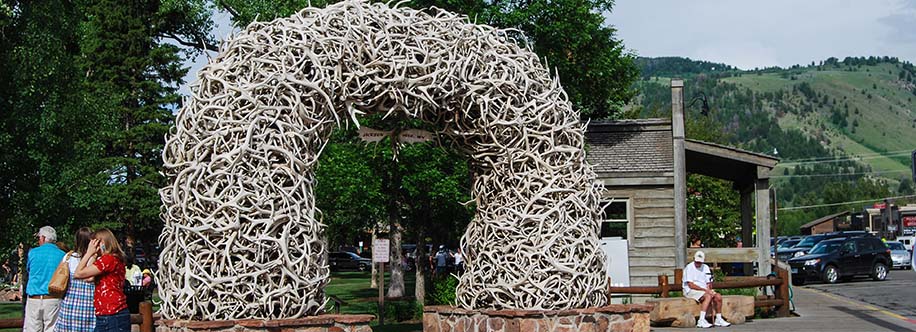 One of four corner arches in Jackson, Wyoming park.